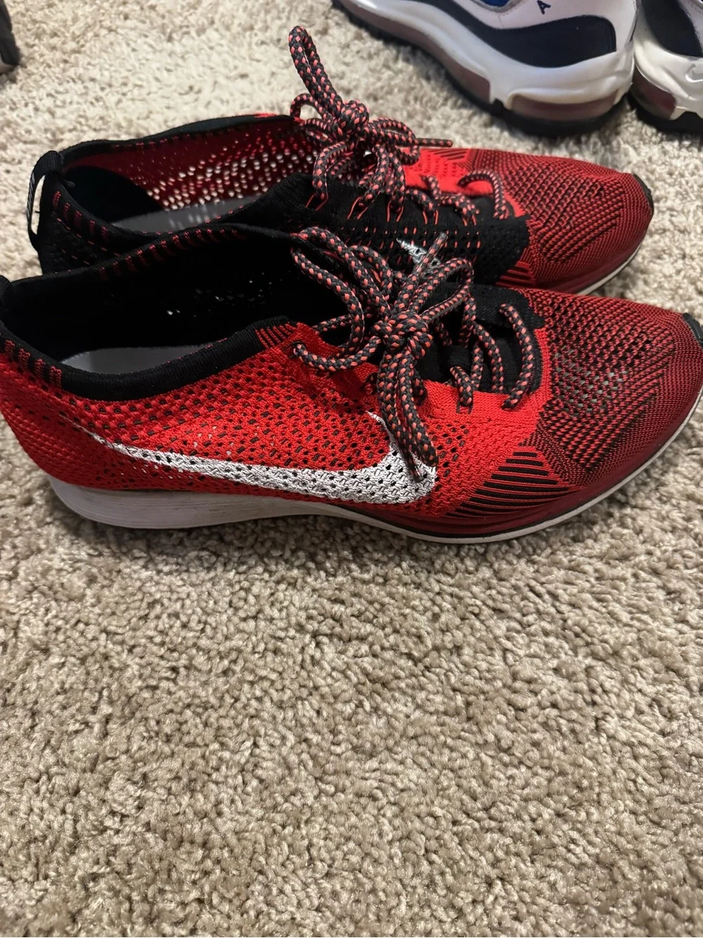 Nike breathable flyknit